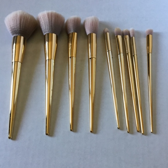 Other - 3/$10 9 Pieces Make Up Brushes With Bonus Make Up Bag.